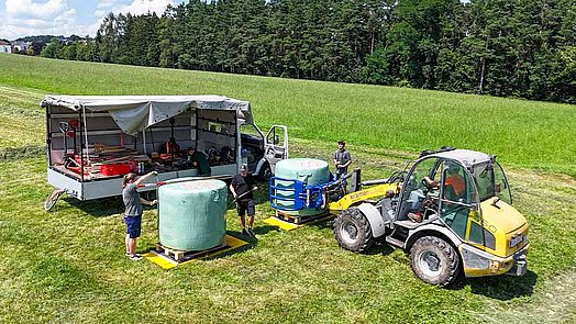 Les balles sont pesées et mesurées avec précision, afin d’en assurer la qualité et la régularité.