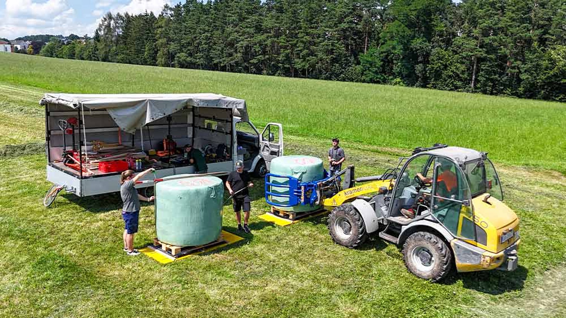 Les balles sont pesées et mesurées avec précision, afin d’en assurer la qualité et la régularité.