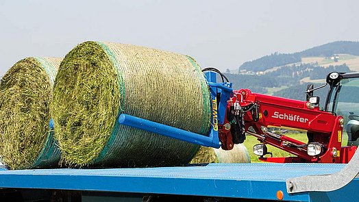 Straightforward loading and unloading of trailers