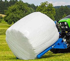 Die Kipprohre werden mittels zwei Hydraulikzylinder entriegelt.