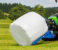 De kantelbuizen worden door middel van twee hydraulische cilinders ontgrendeld.