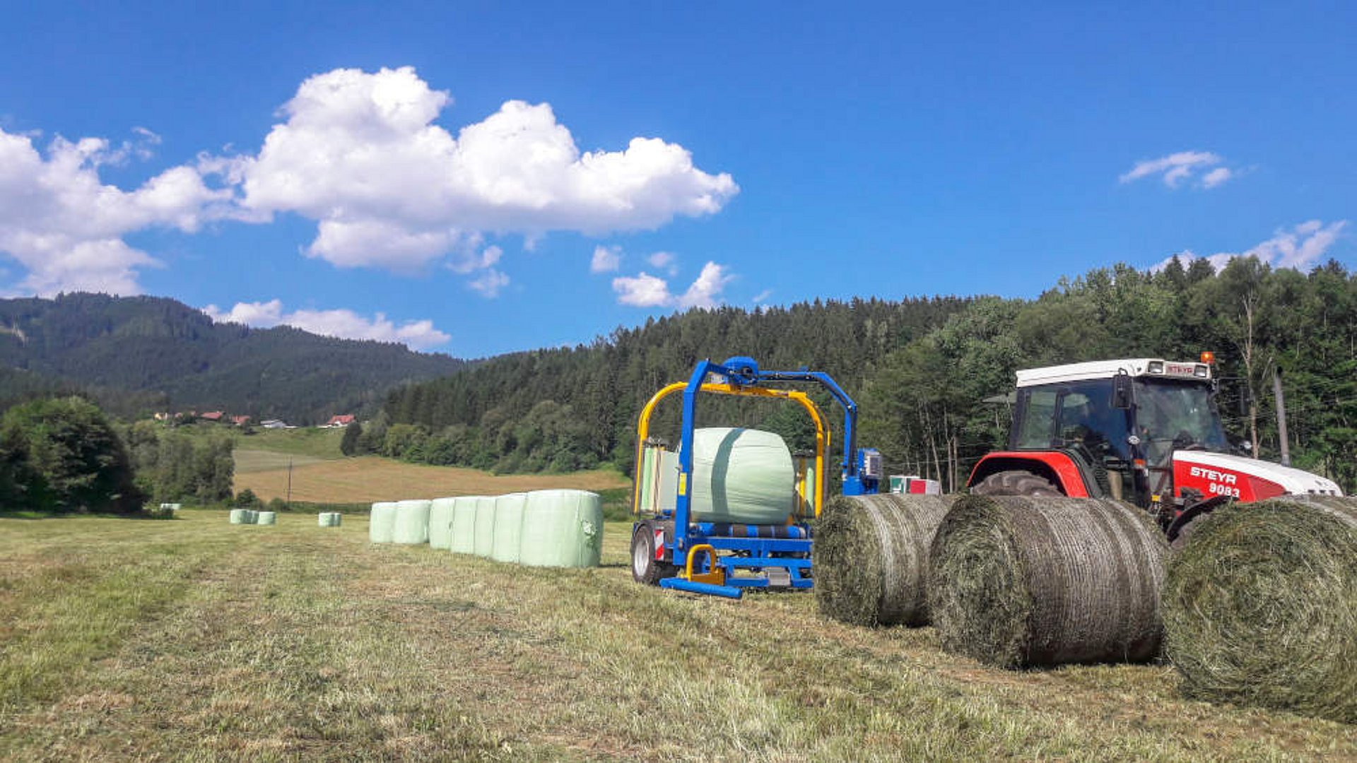 Další balík může být nabrán okamžitě po odložení právě ovinutého balíku.