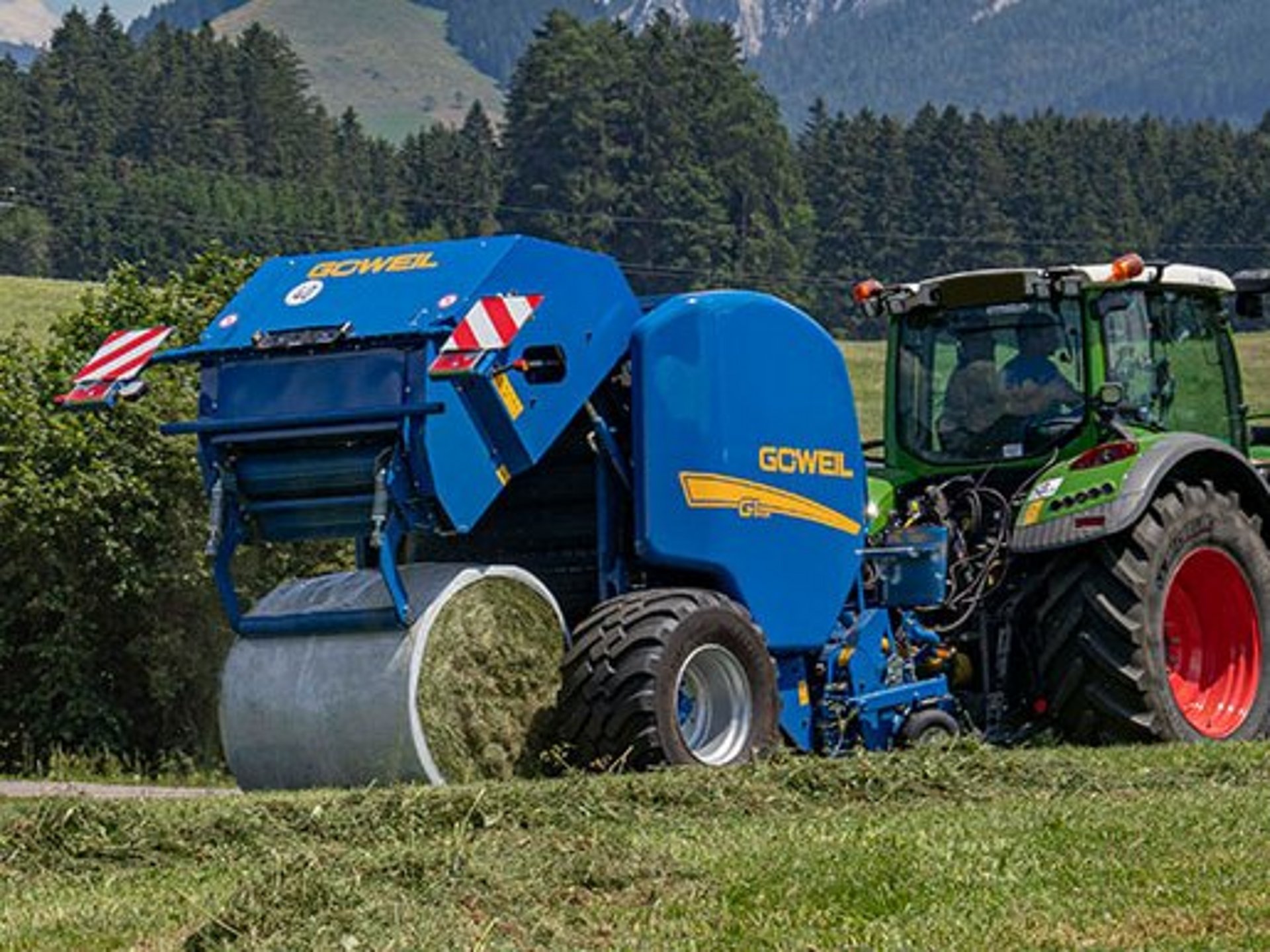 A wide film produces bales that are more compact and better protected by the film layers.