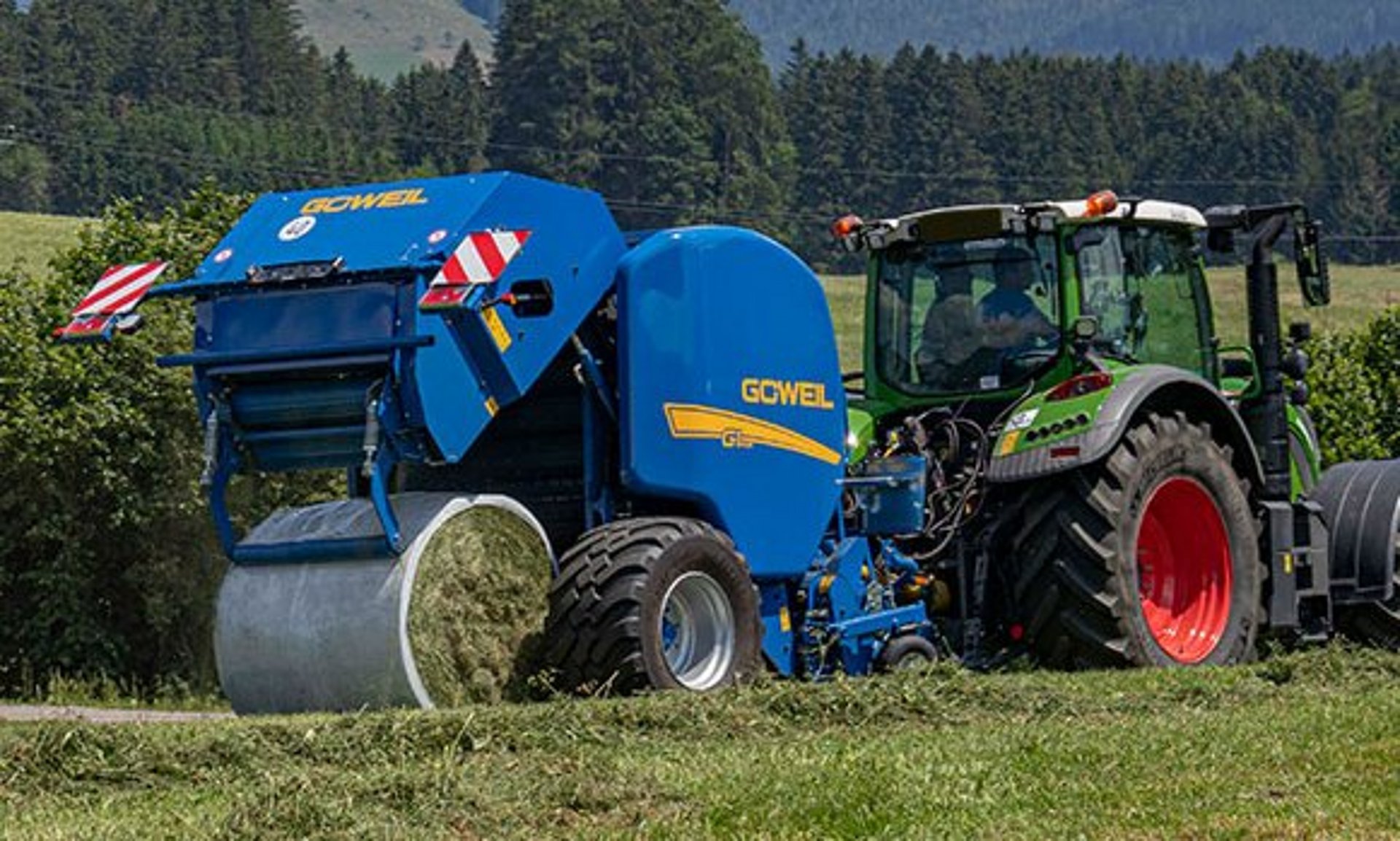 Con la lámina de recubrimiento, las pacas quedan más compactas y mejor protegidas gracias a las capas de lámina.