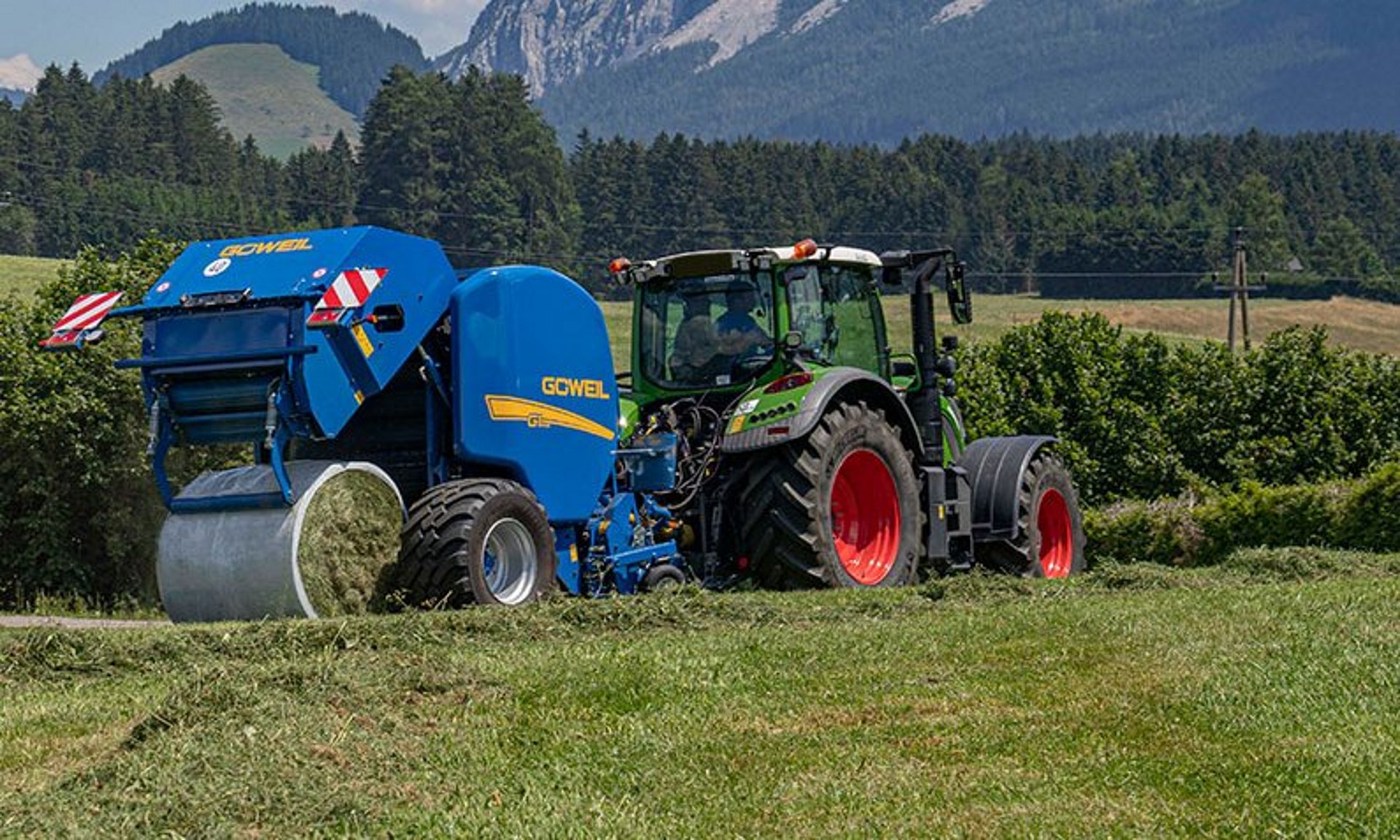 Przy pomocy folii płaszczowej bele są bardziej zwarte i lepiej zabezpieczone przez warstwy folii.