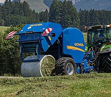 Con la lámina de recubrimiento, las pacas quedan más compactas y mejor protegidas gracias a las capas de lámina.
