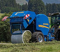 Le film d’enveloppe permet d’obtenir des balles plus compactes qui sont également mieux protégées par les couches du film.