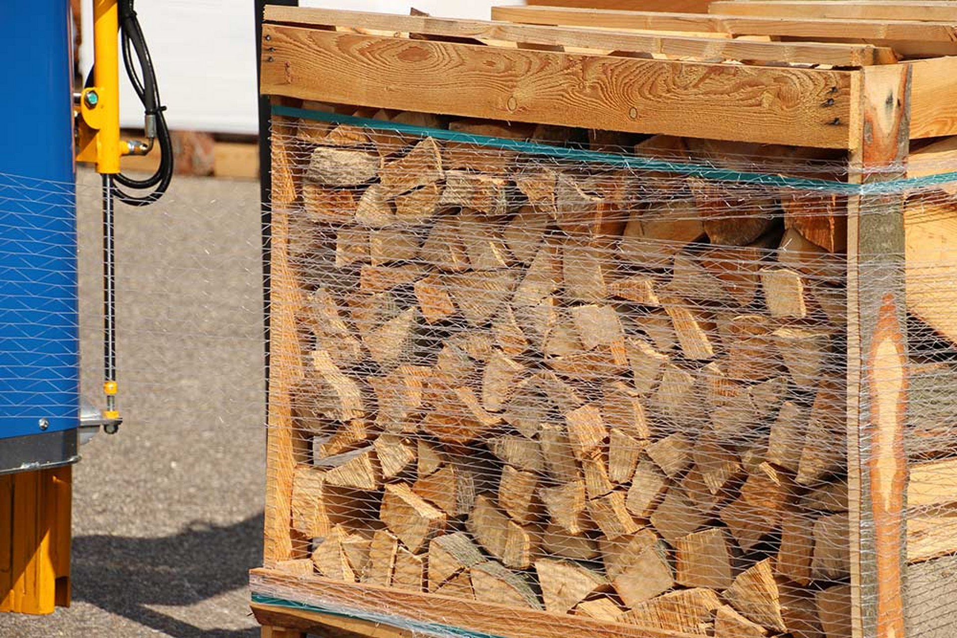 La mercancía paletizada se puede envolver con lámina extensible o con red.