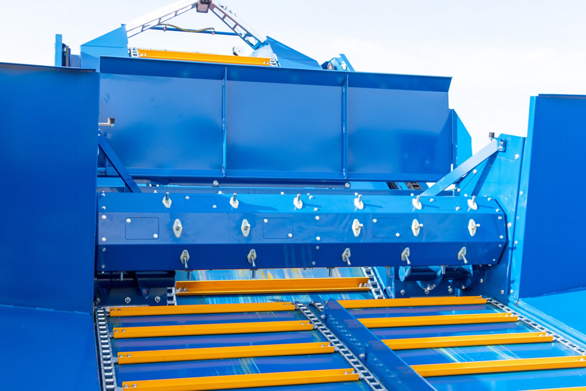 Příjmový zásobník Multicrop stroje VARIO-Master V140