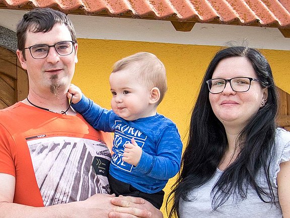 Die junge Familie aus Oberösterreich hat seinen Bio-Milchviehbetrieb zur Gänze auf Rundballensilage umgestellt.