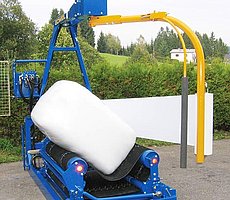 La G3010 Q envuelve tanto pacas cuadradas como pacas redondas de manera limpia y hermética.