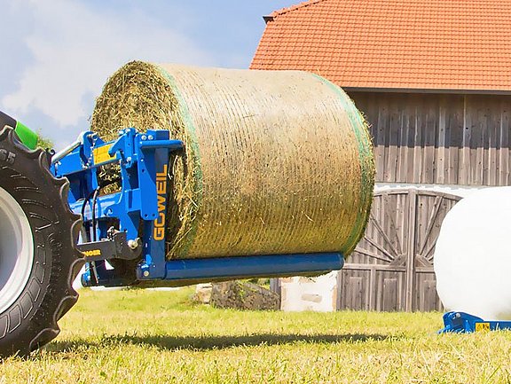 Die BTGHY wurde zum Transportieren und Stapeln von gewickelten oder ungewickelten Rundballen entworfen.