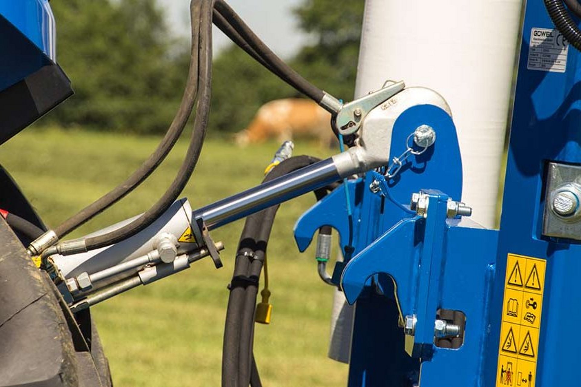 Die Neigung der Wickelmaschine lässt sich durch den hydraulischen Oberlenker stufenlos einstellen.