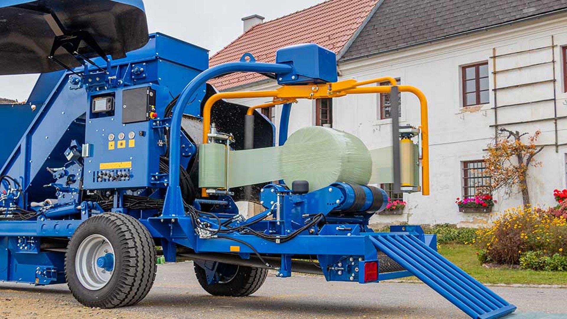 De standaard dubbele wikkelarm wikkelt de balen in de kortst mogelijke tijd.