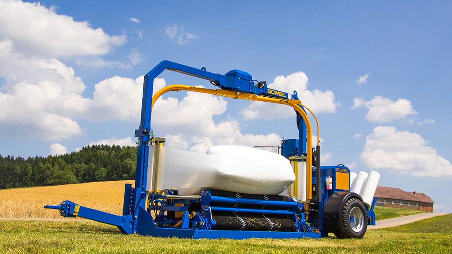 Aside from square bales, the G4010 Q Profi also wraps round bales with perfect ease.
