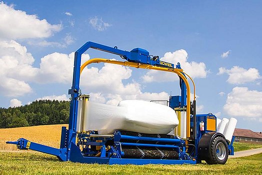 Mit der G4010 Q Profi können nicht nur Quader-, sonder auch Rundballen problemlos gewickelt werden.