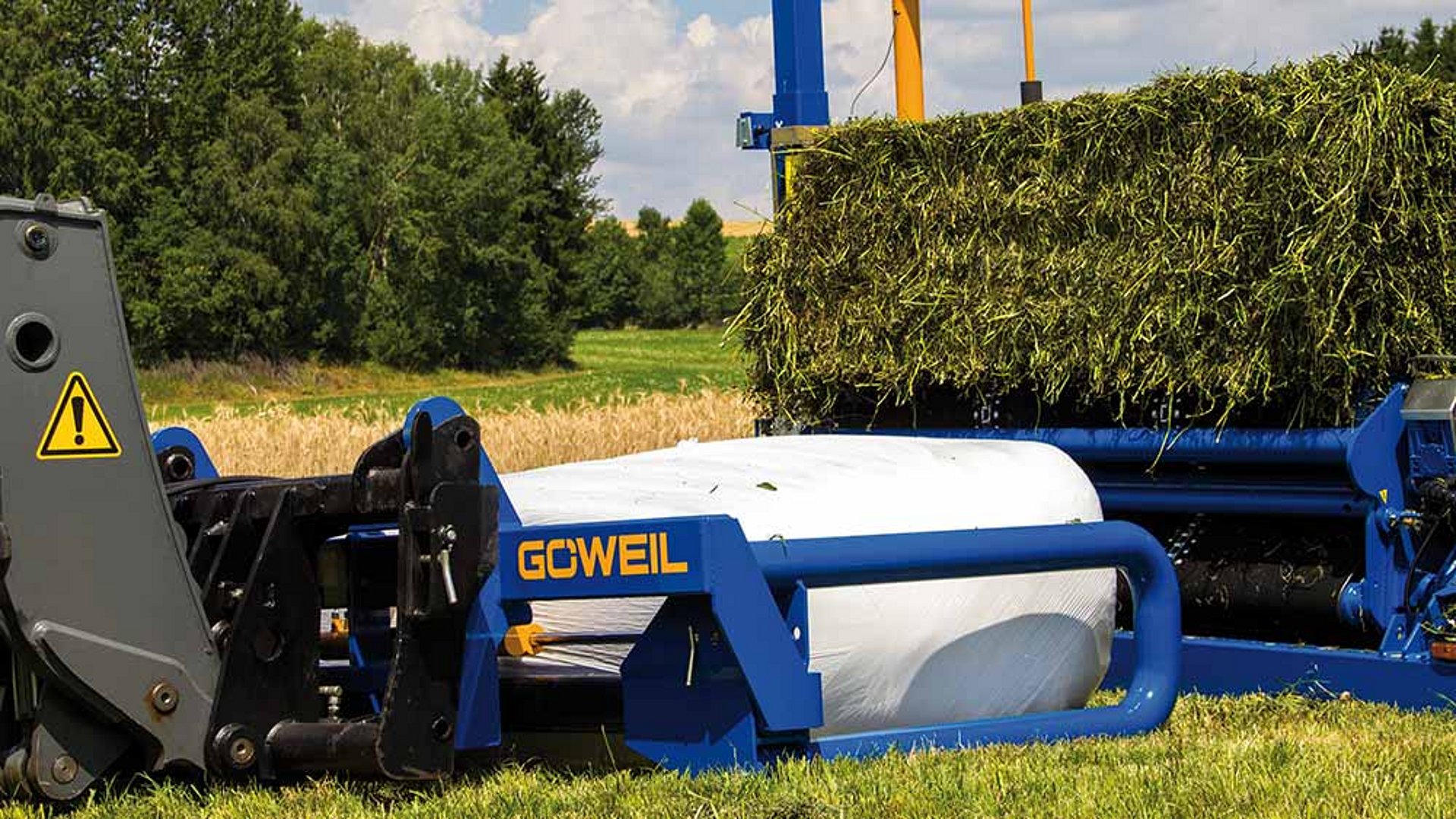 The special shape of its gripper arms ensures that the bales are clamped gently.