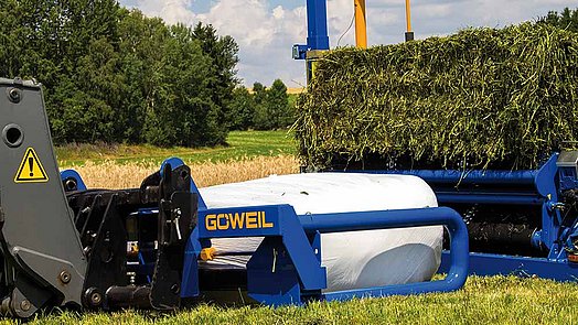 The special shape of its gripper arms ensures that the bales are clamped gently.