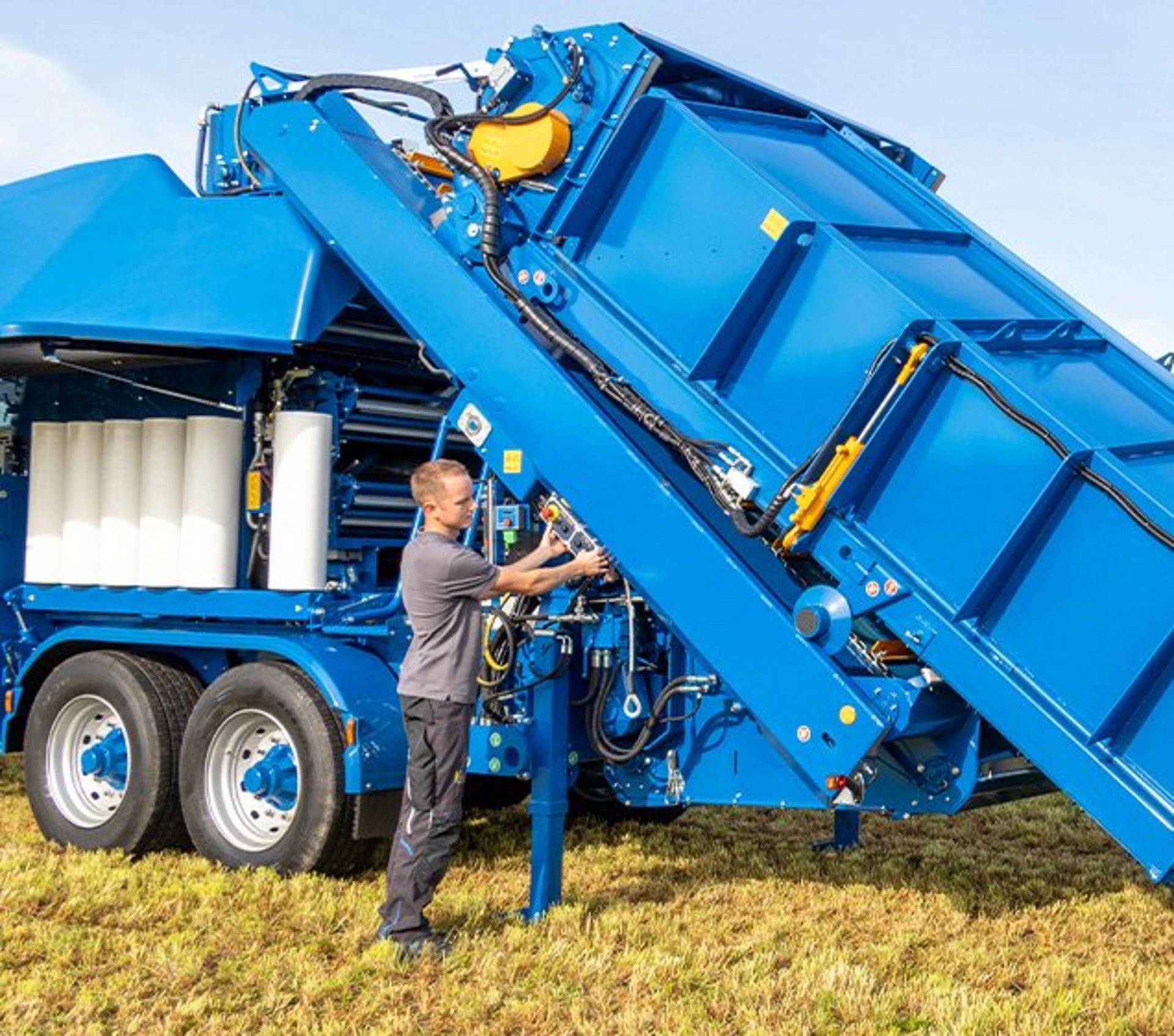 Příjmovým zásobníkem sjeďte dolů