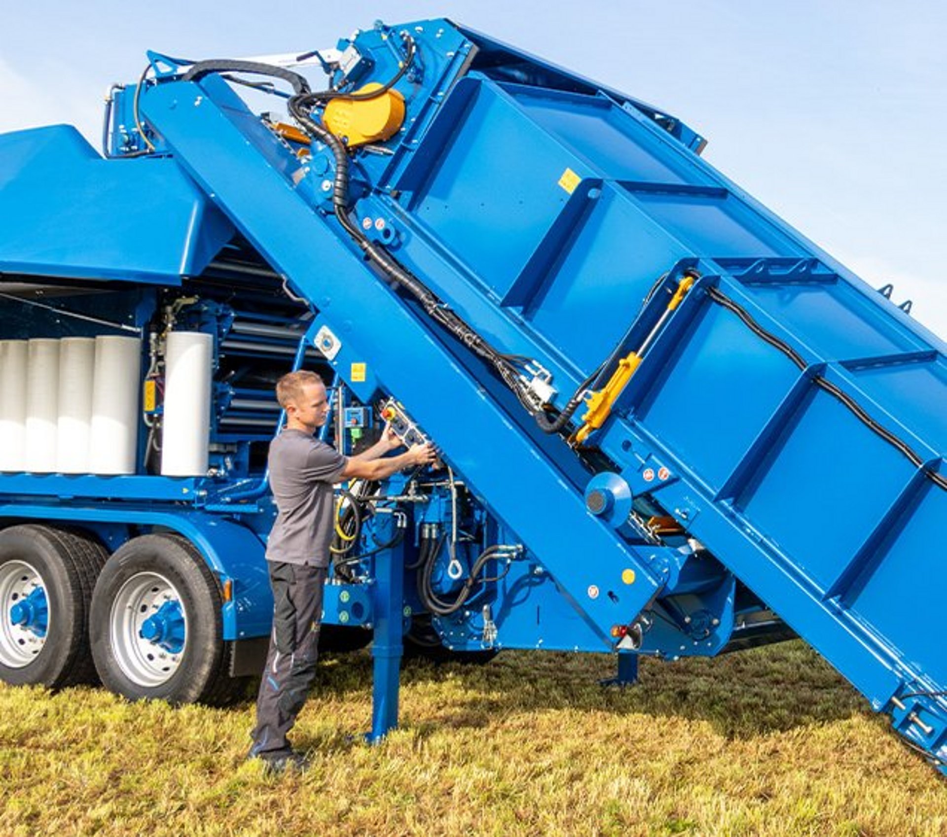 Příjmovým zásobníkem sjeďte dolů