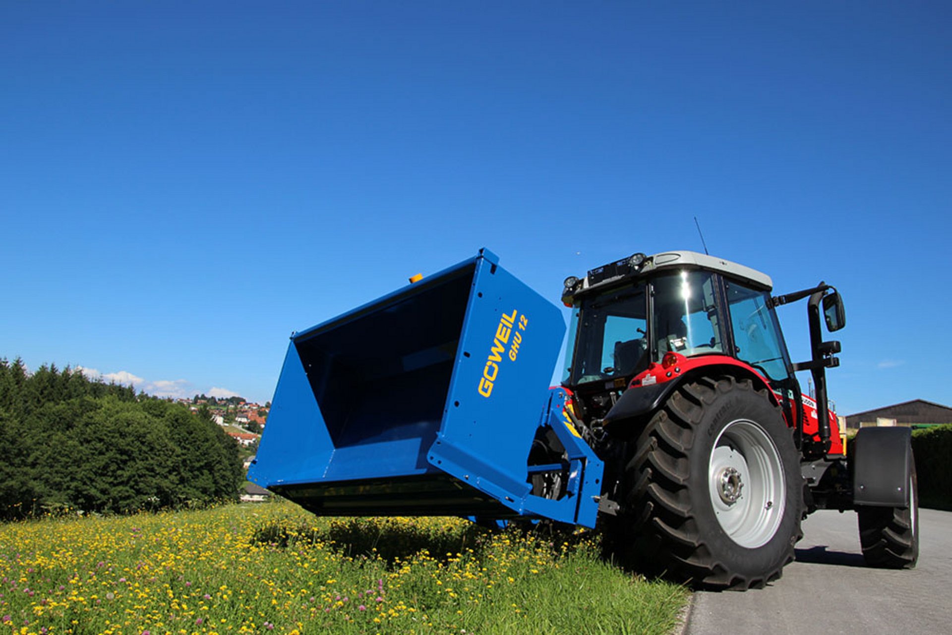 La construction de la benne basculante GHU 12 garantit une hauteur de basculement maximale.