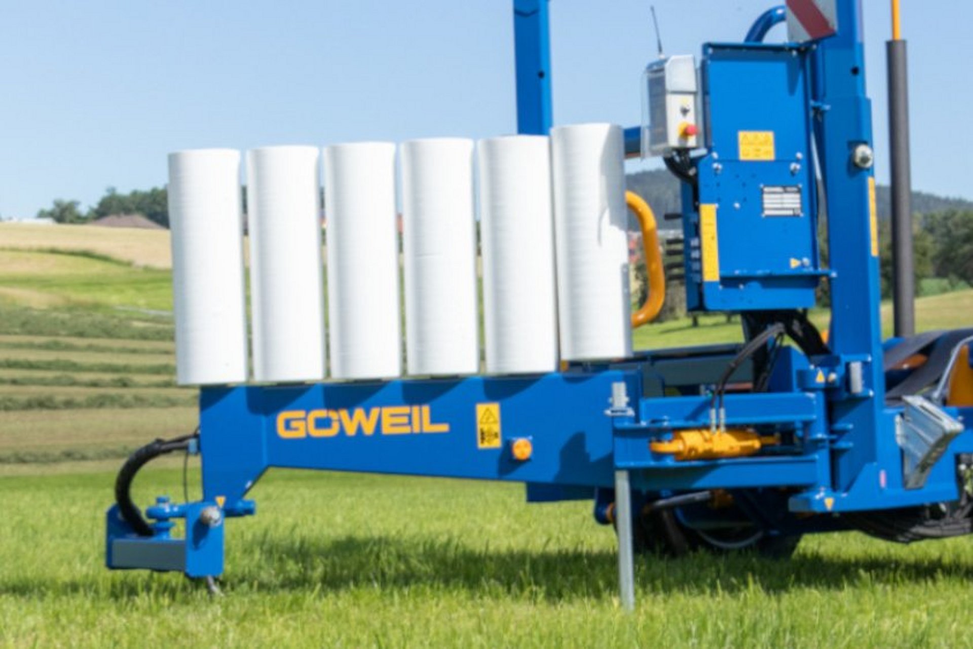 Na zásobníku fólií je možné transportovat až šest rolí fólie.