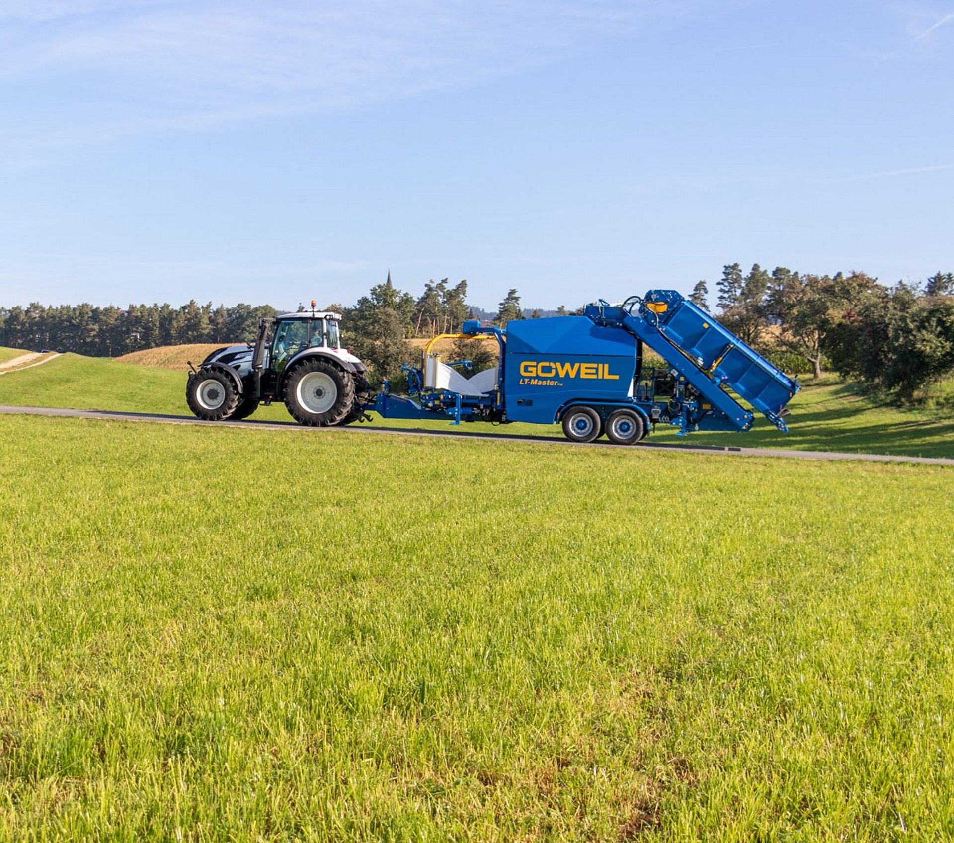 Thanks to the 80 km/h chassis, the LT-Master F115 can reach all work sites quickly.