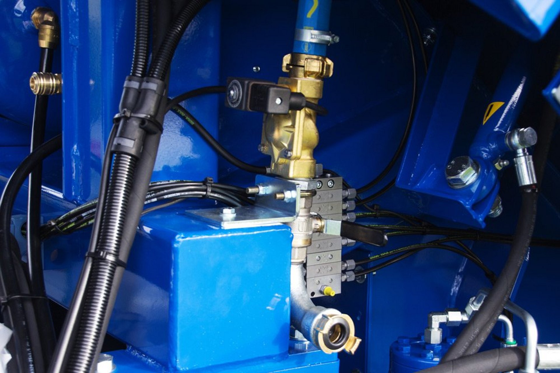 Vstřikování vody do lisovací komory