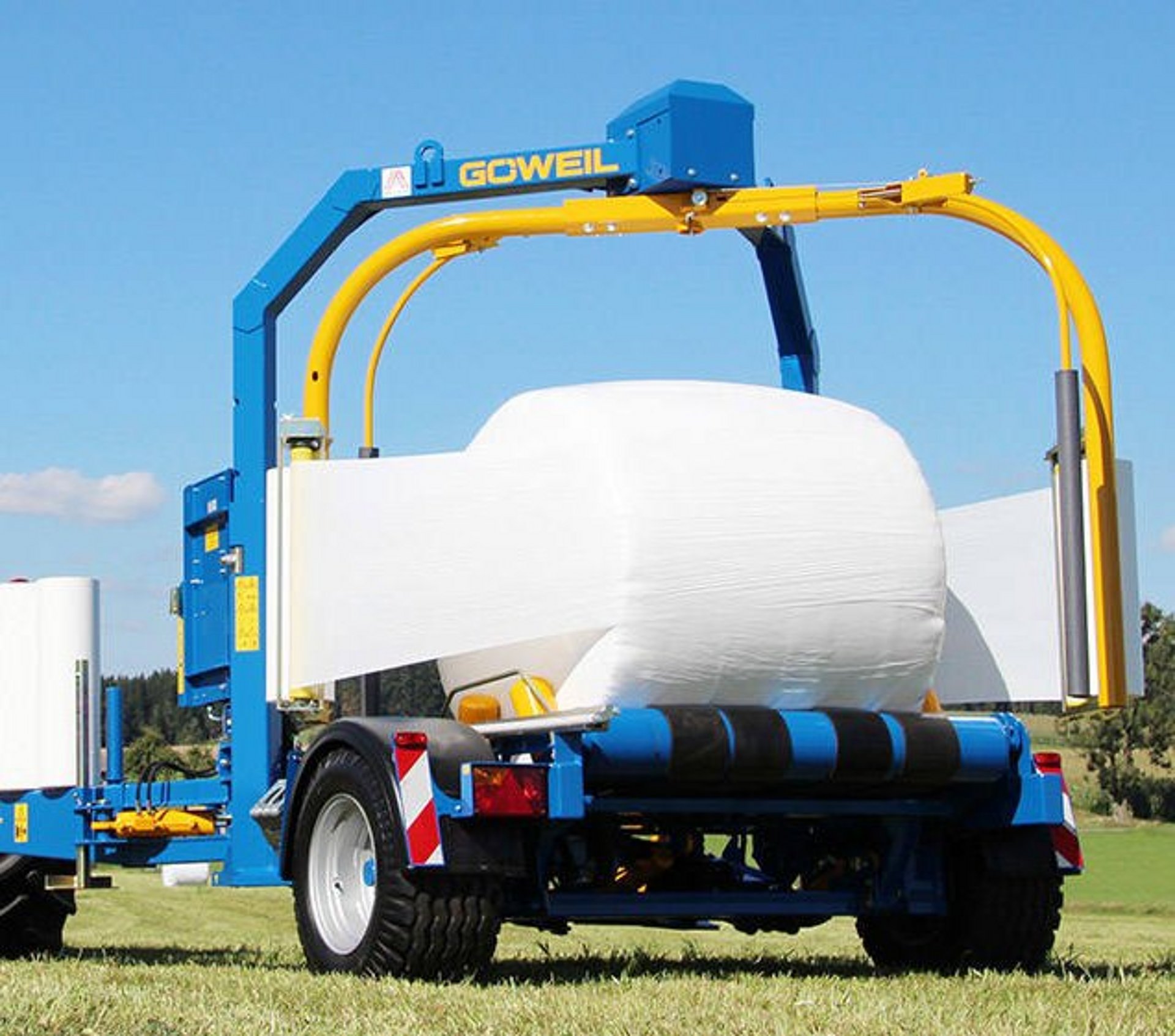 The twin wrapping arm reduces the wrapping time significantly.