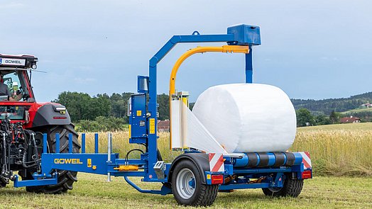 Die Folienabschneide- und Anlegeautomatik garantiert ein sauberes Abtrennen der Folie