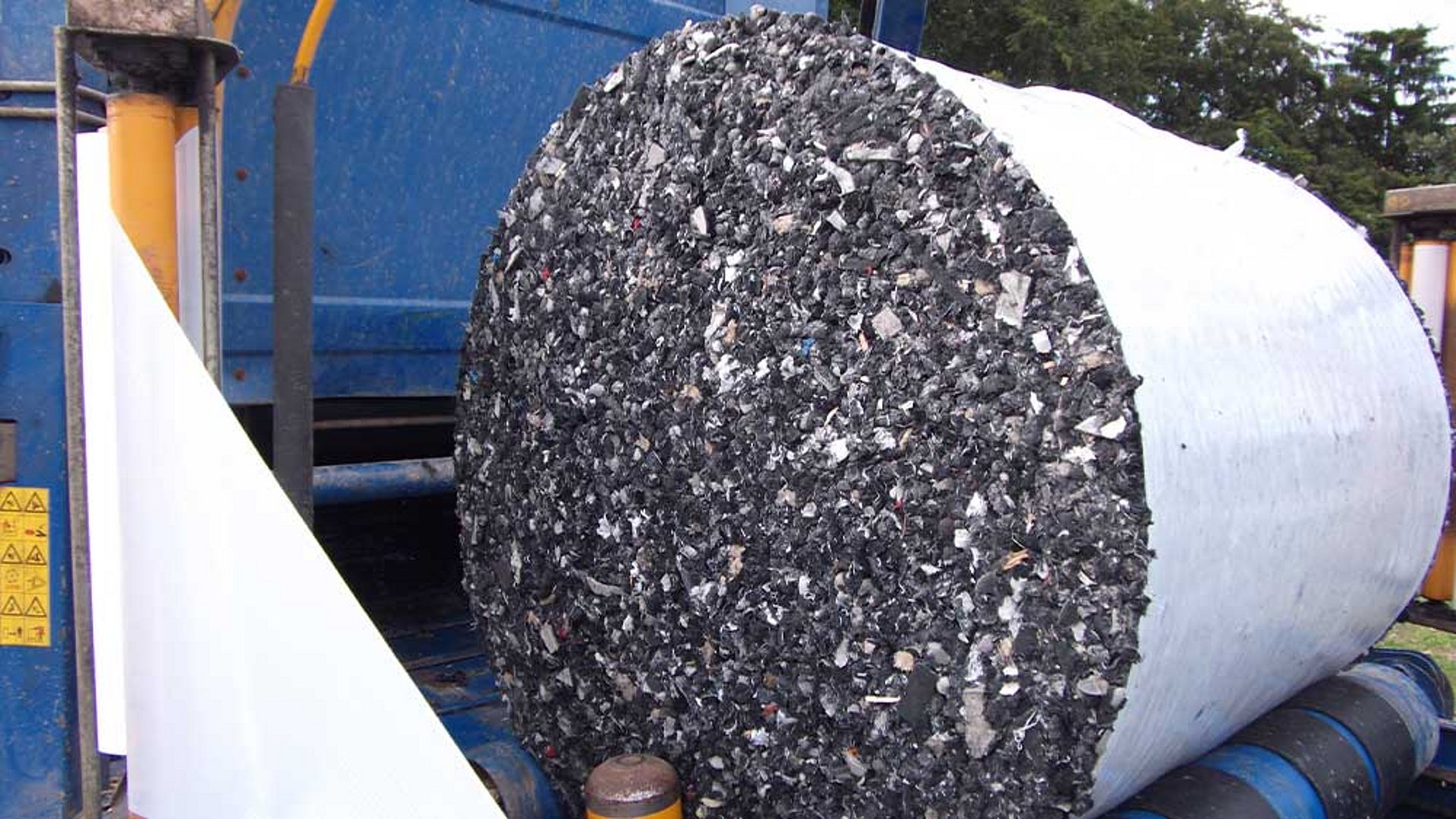 Balík kousků z koberců