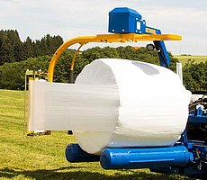 G1015 je možné připojit na přední i zadní část.