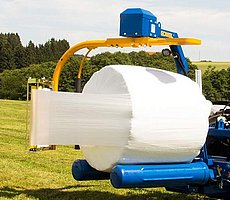 Maszynę G1015 można zawiesić zarówno z przodu jak i z tyłu ciągnika.