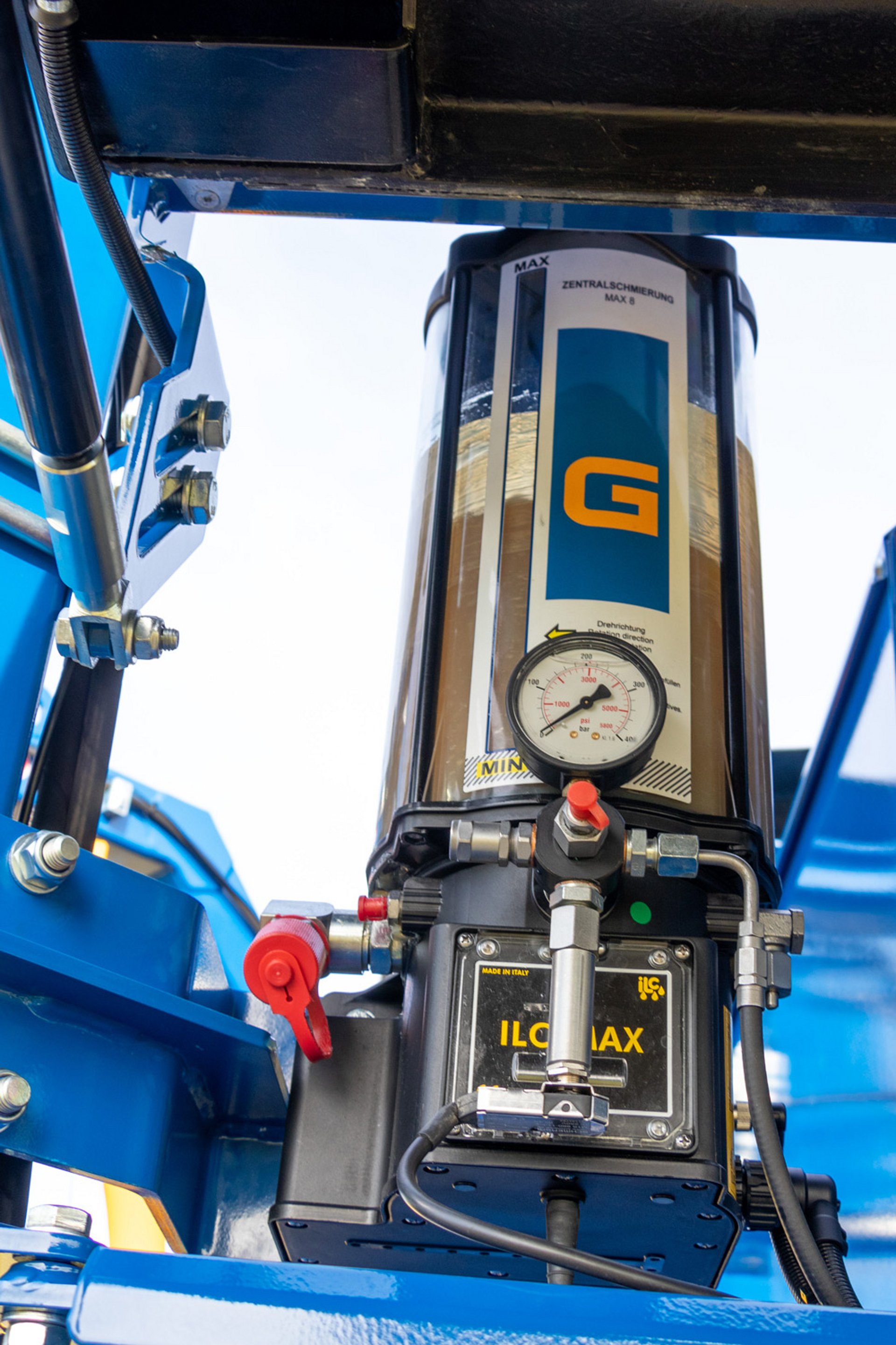 Kontrola přívodu maziva u stroje