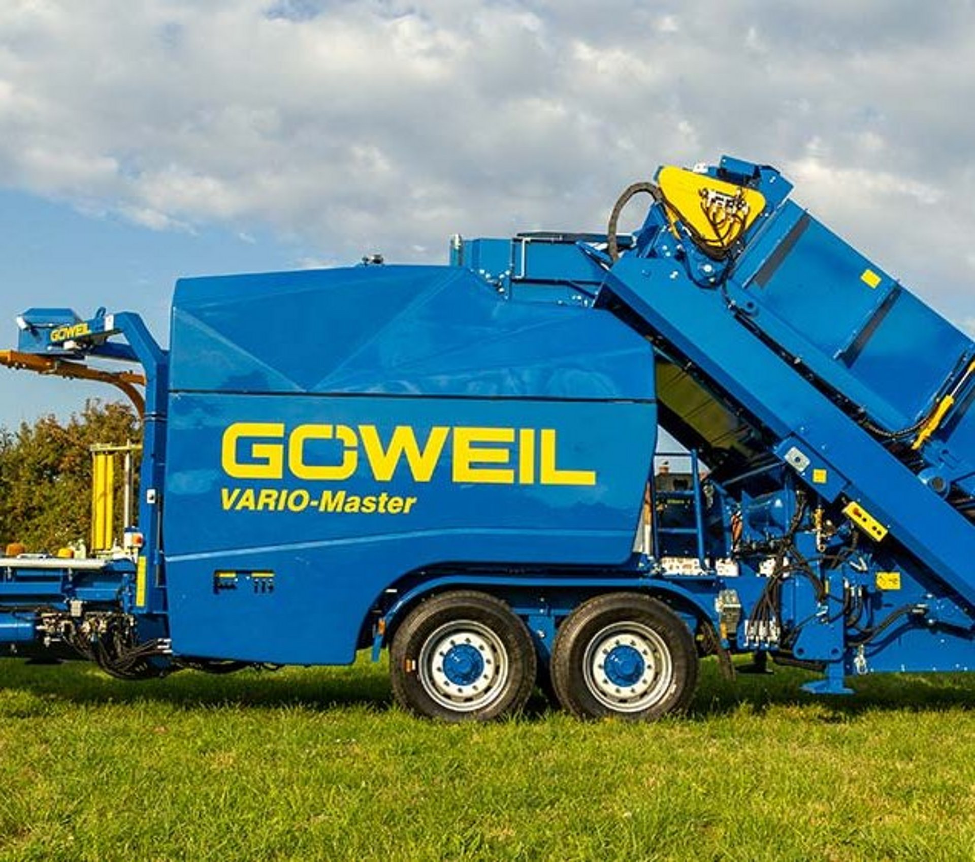 Die VARIO-Master V140 wird am Feld positioniert.