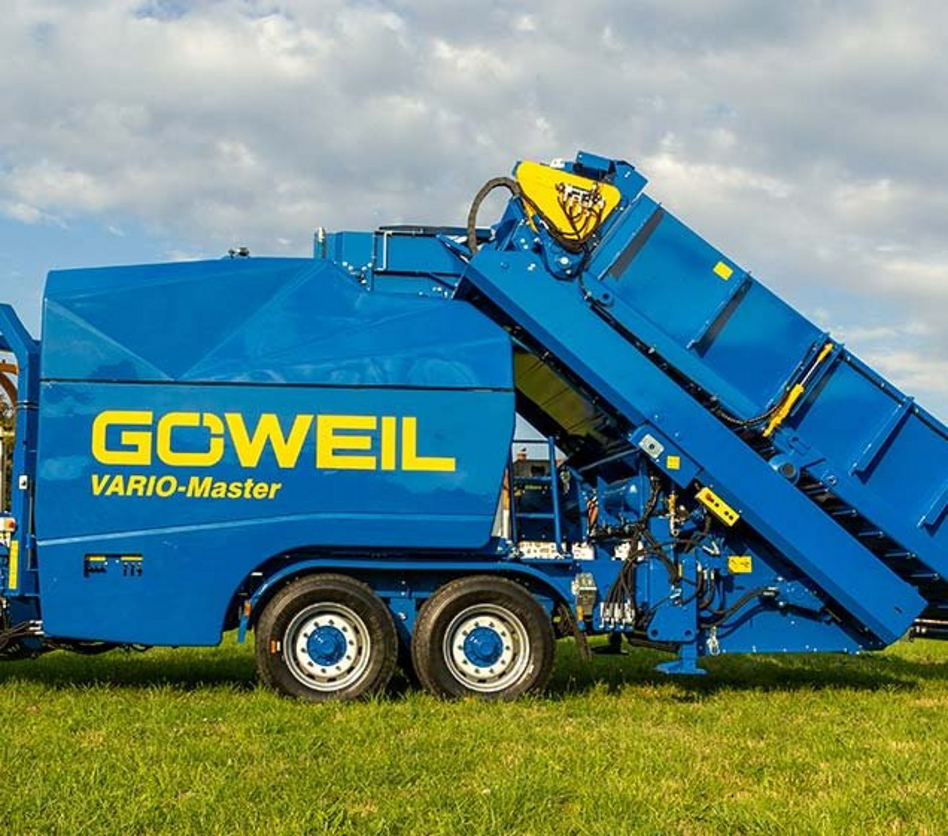 The VARIO-Master V140 is positioned at the field.