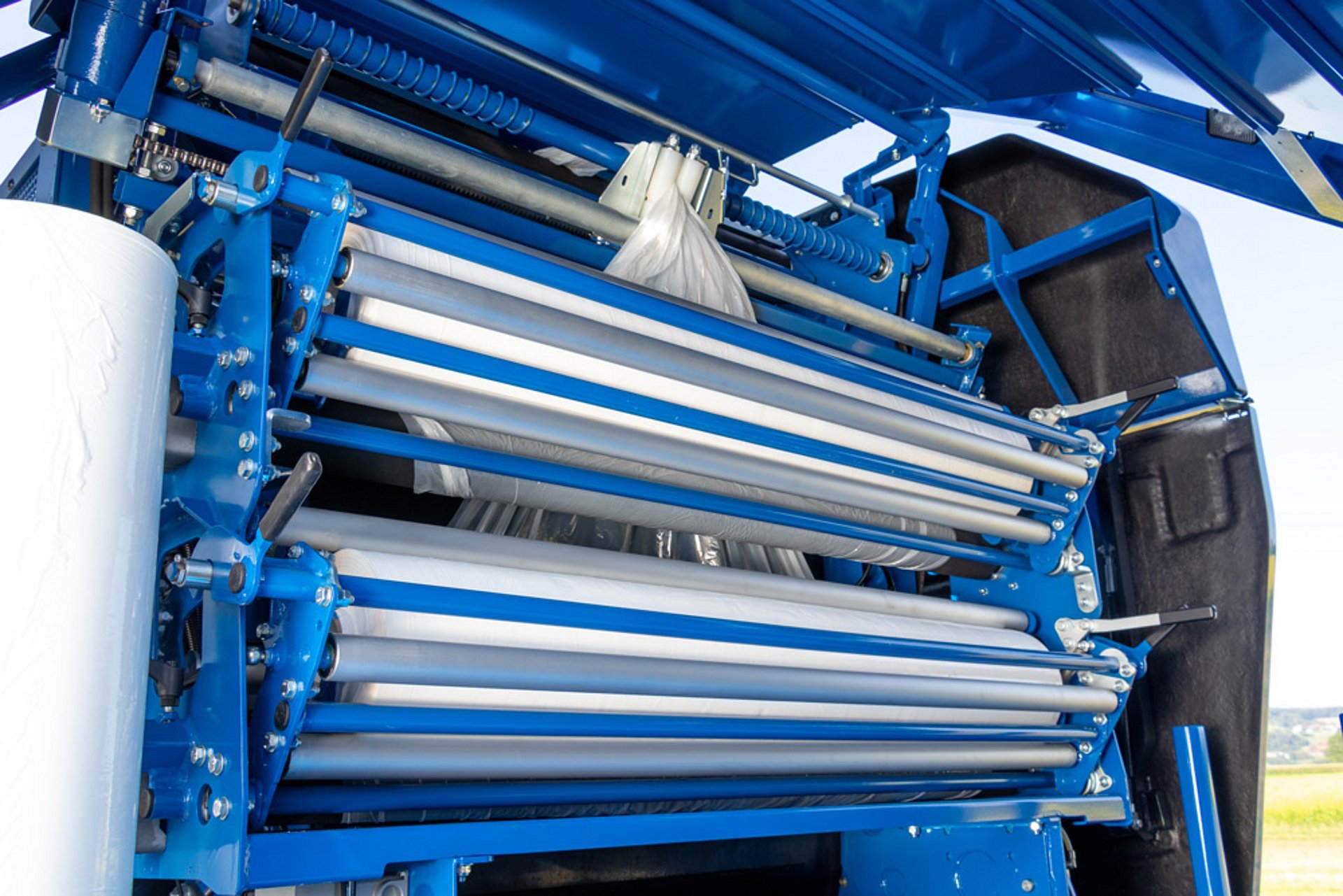 Easy change of a wide film or net