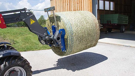 TDE je vhodný zvláště pro přepravu neovinutých kulatých balíků.