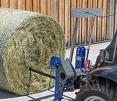 Sworzeń do transportu bel pojedynczych TDE jest standardowo wyposażony w ramę chwytną Euro.