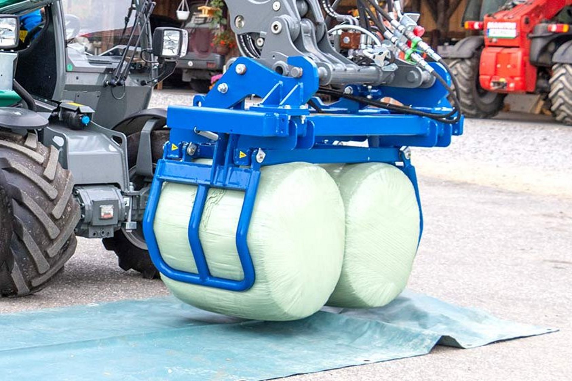 Zum Verladen und Stapeln von Rundballen mit einem Durchmesser von 0,60 x 0,60 m.