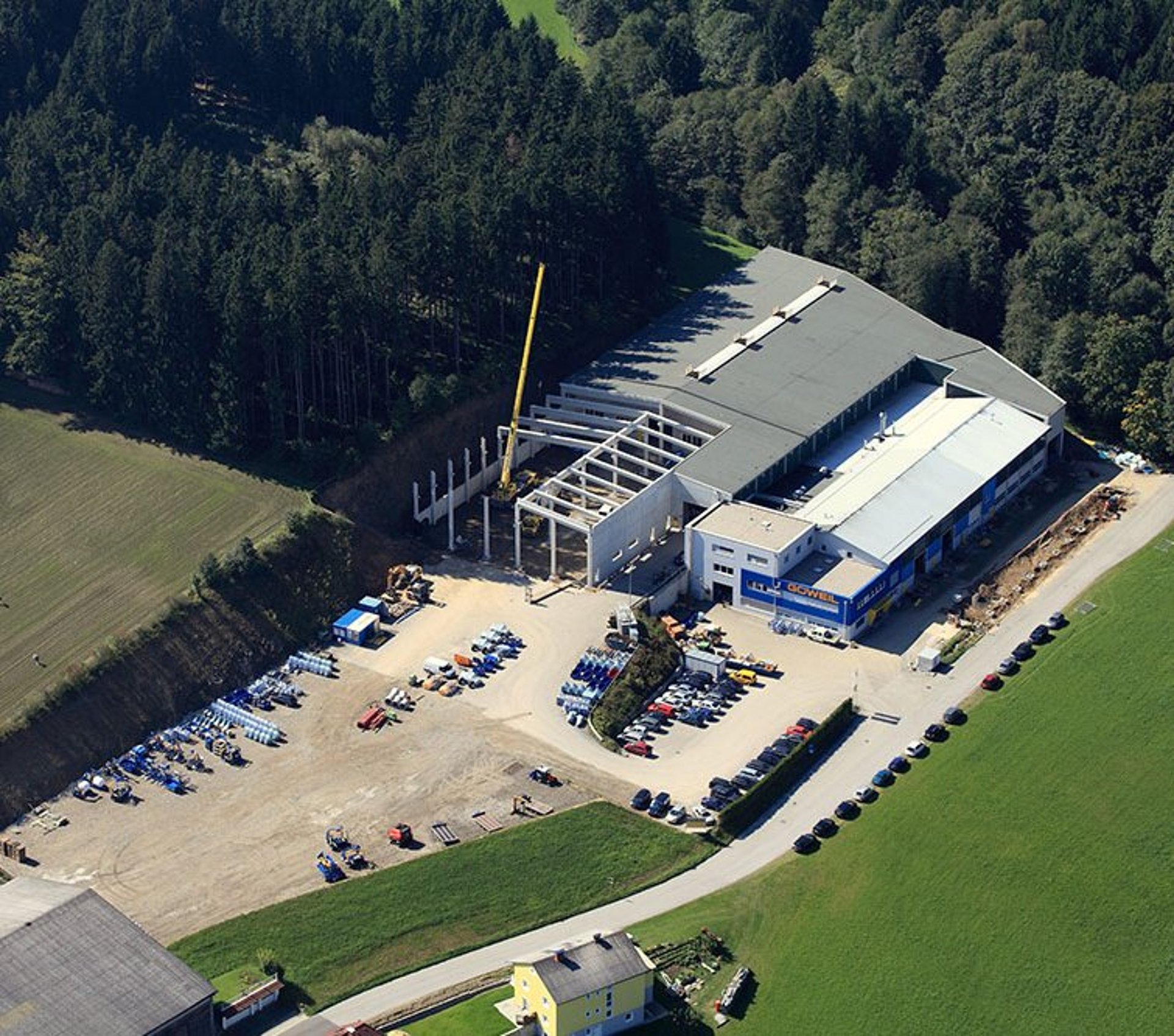 Nog een aanbouw van productieruimten en opslagruimte.