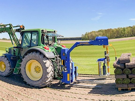 Con la GÖWEIL G1010, los palés no sólo pueden envolverse sino también transportarse al mismo tiempo.