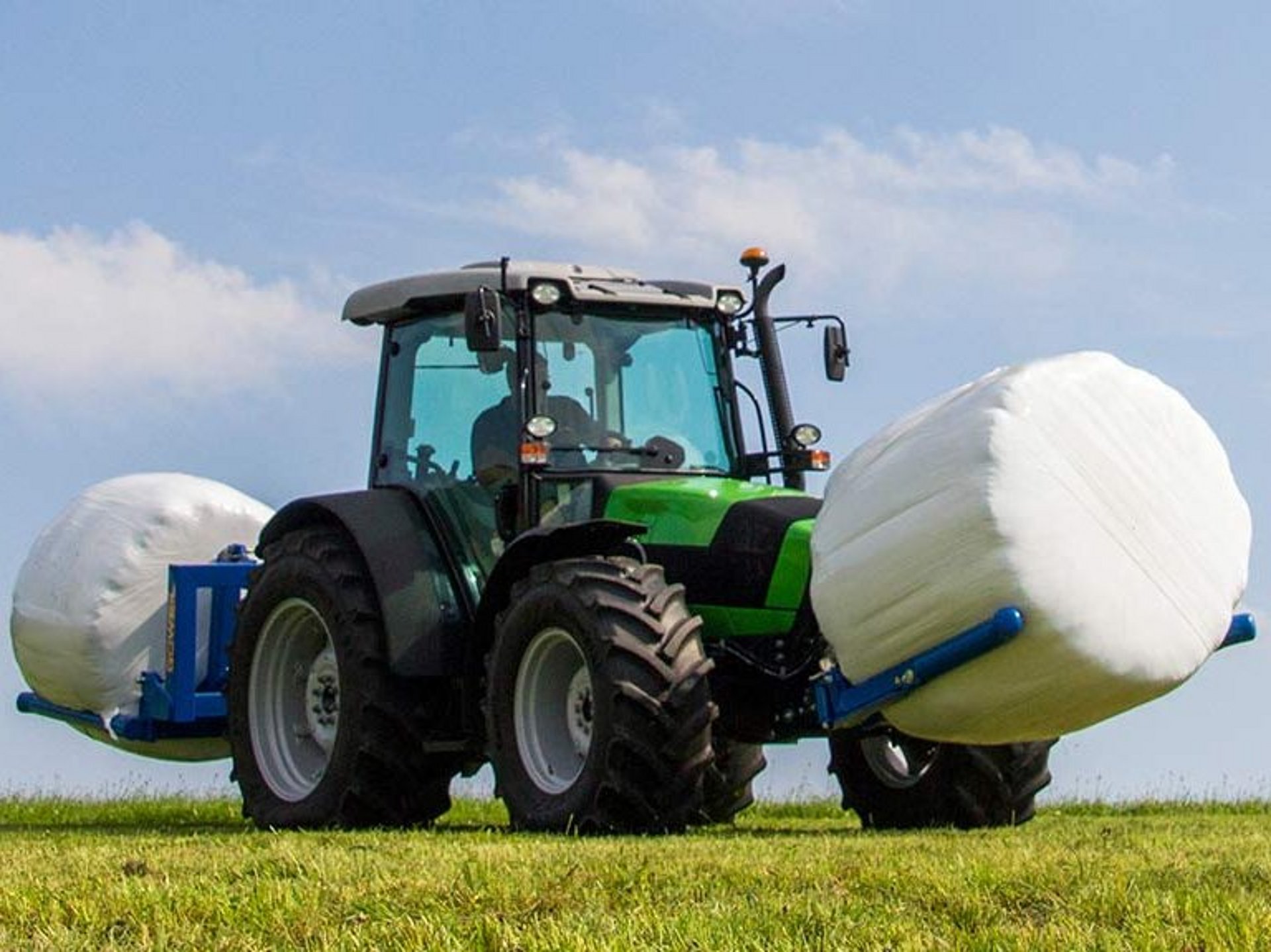 [Translate to Nederlands:] Mit der BTGHA können gewickelte Ballen schonend und einfach transportiert werden.