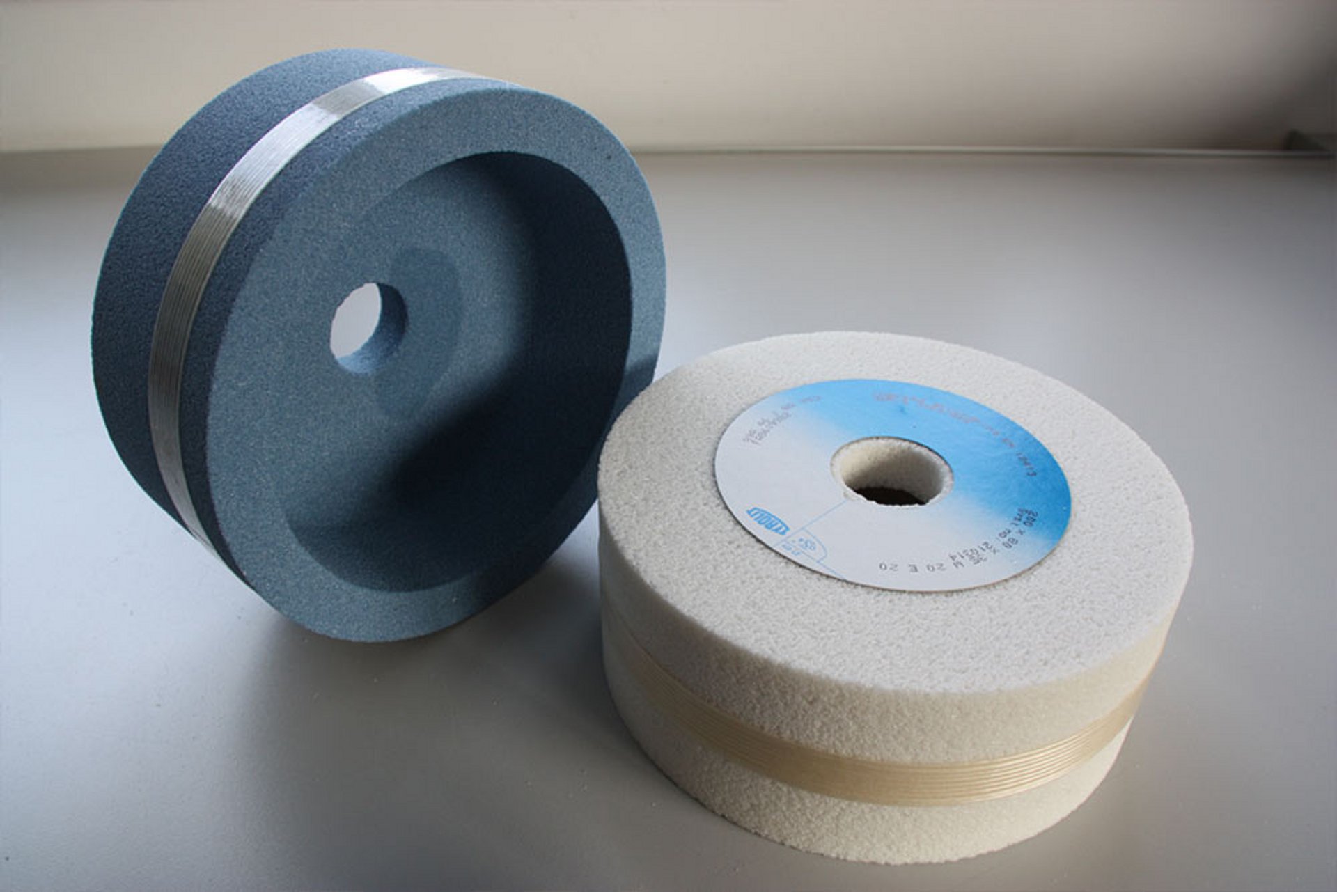 Die Topfschleifscheiben des Göweil Messerschleifers MS100.