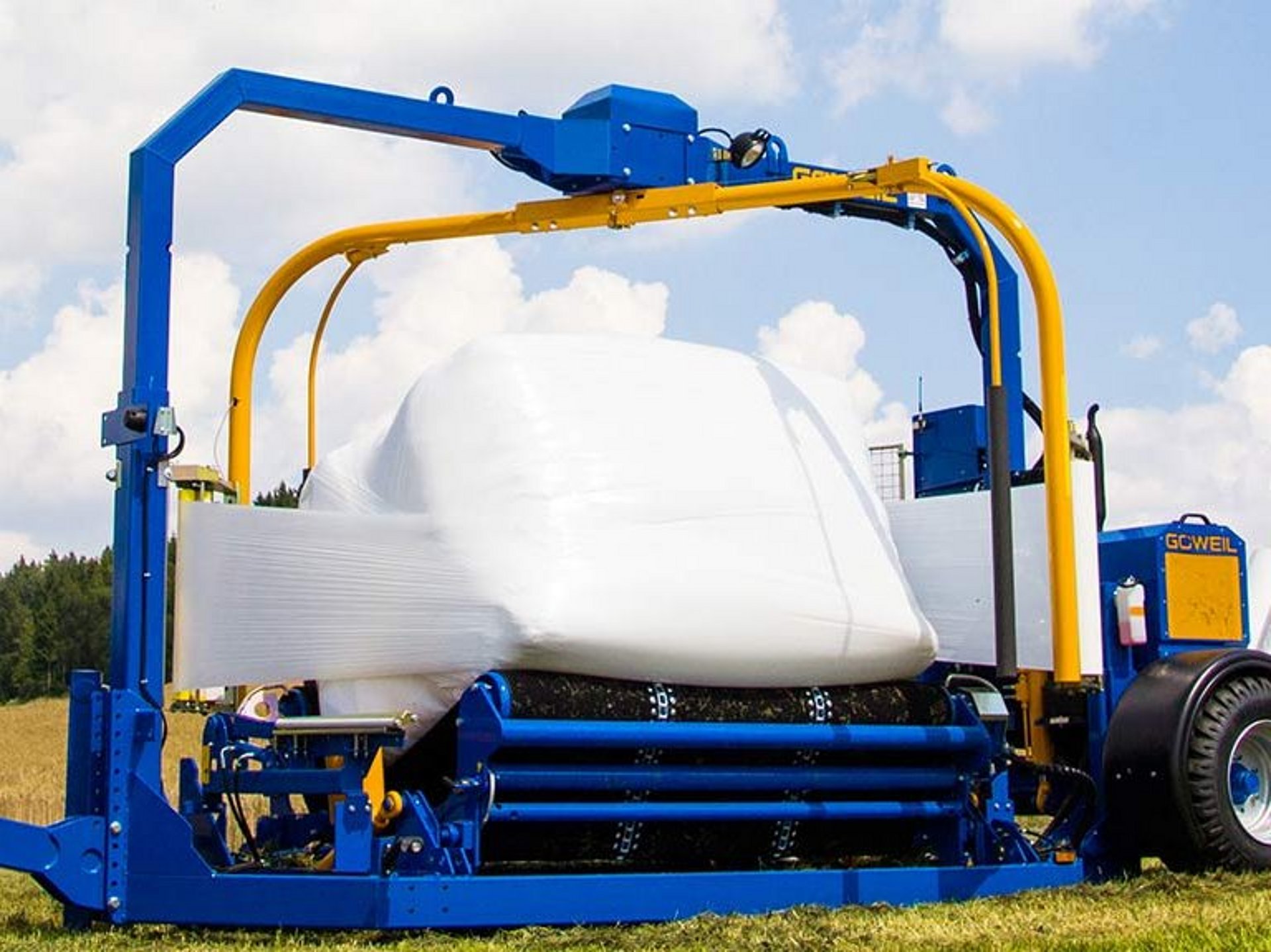 [Translate to English:] Mit der G4010 Q Profi können sogar Doppelballen gewickelt werden.