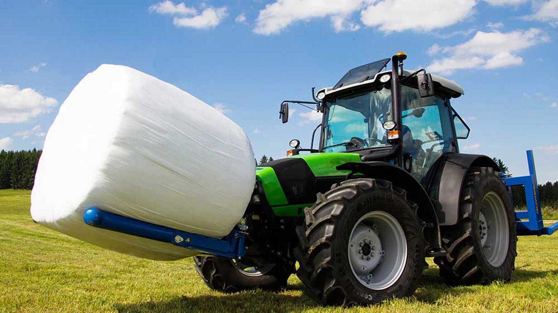 Met de BTGHA kunnen gewikkelde balen behoedzaam en eenvoudig worden getransporteerd.