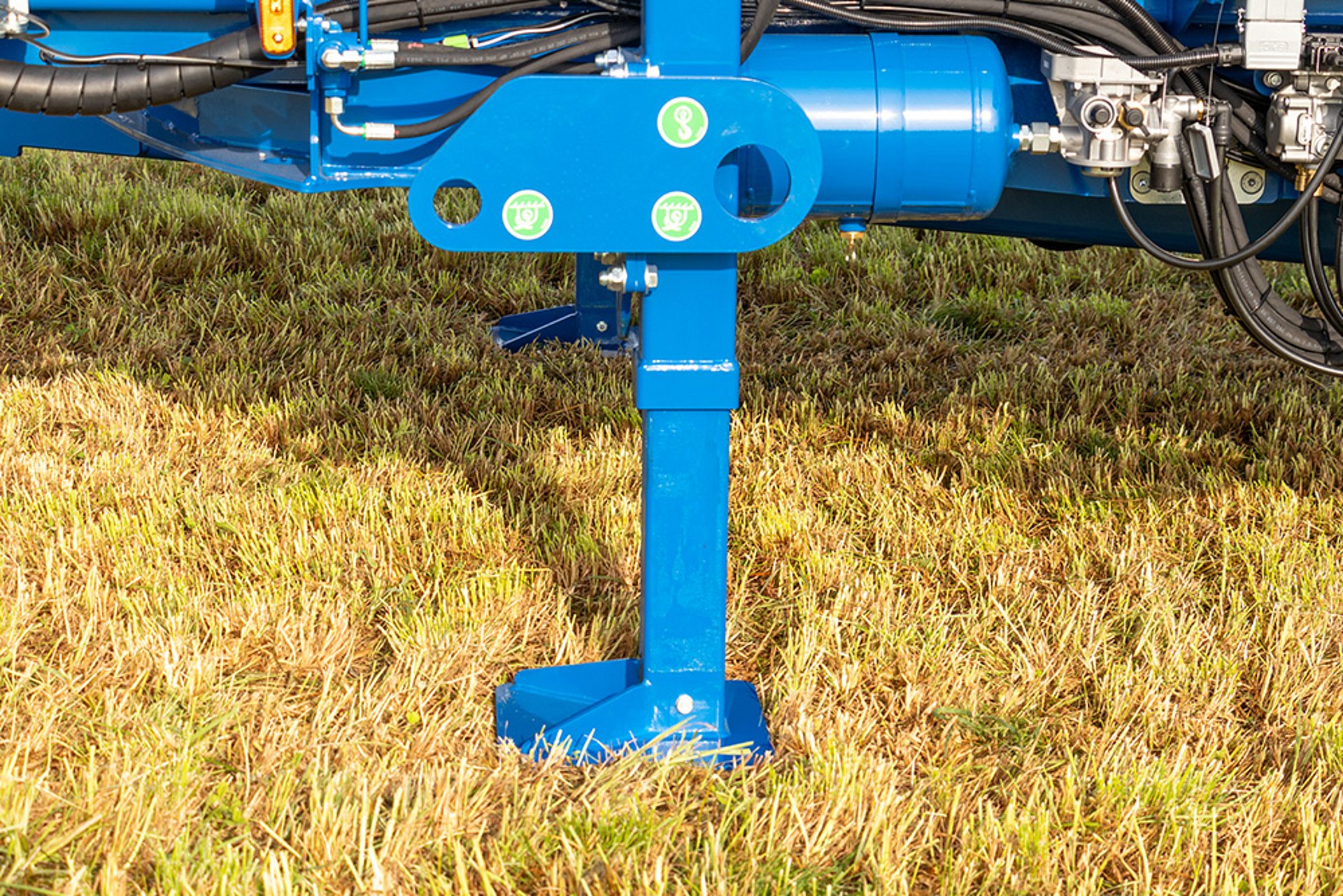 Extend the support feet