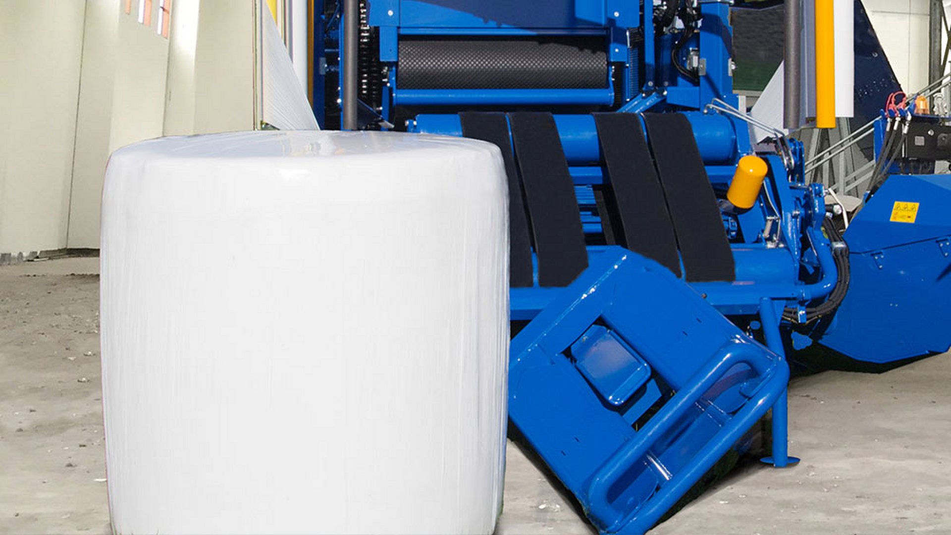 Odkládací rampa balíku se stavěčem balíků