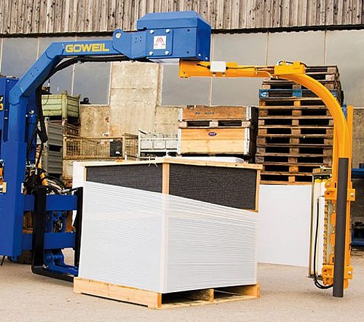 Die GÖWEIL G1010 Paletten-Wickelmaschine im Einsatz
