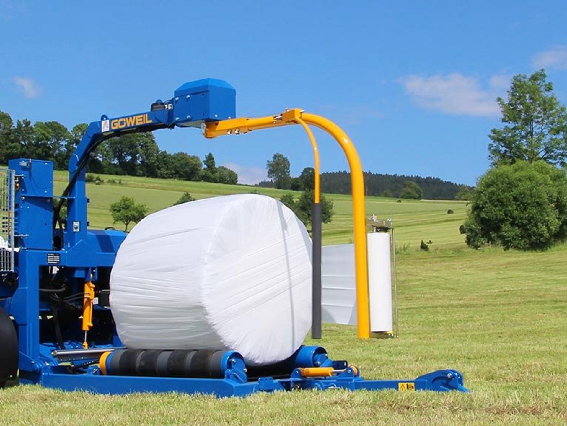 De G3010 Profi bij het automatisch wikkelen direct op het veld.